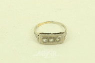 Ring im Art Déco-Stil mit 3 kl. Brillanten u. 2 Diamantrosen