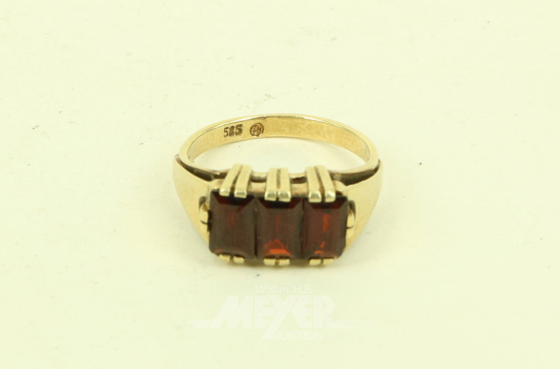Ring mit 3 roten Farbsteinen