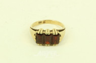 Ring mit 3 roten Farbsteinen