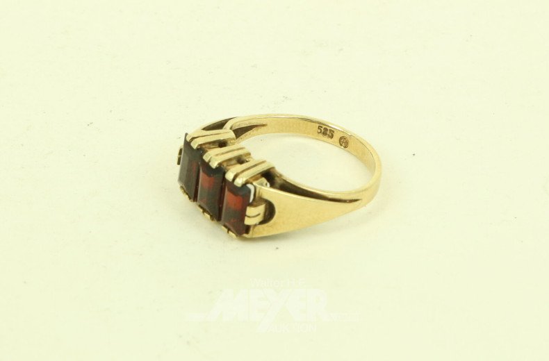 Ring mit 3 roten Farbsteinen