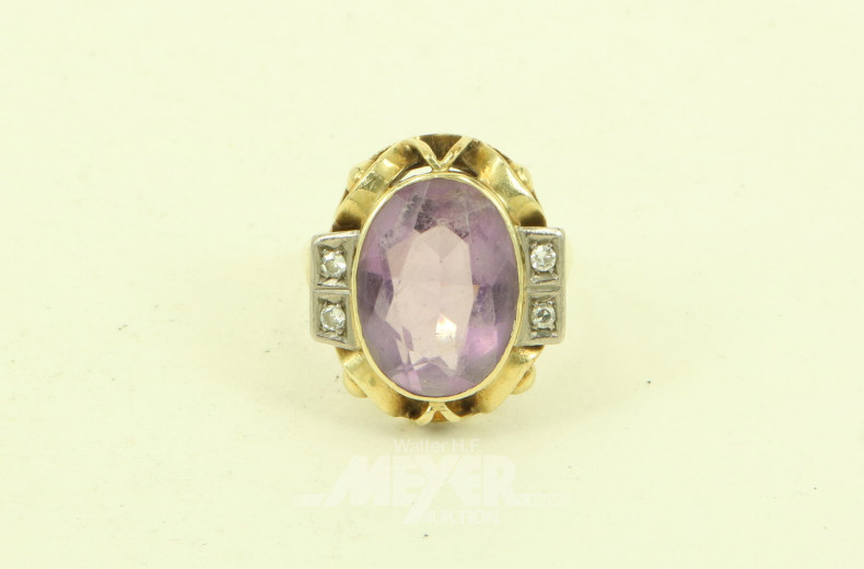 Ring mit lilafarbenem Farbstein u. 4 kl. Brillanten