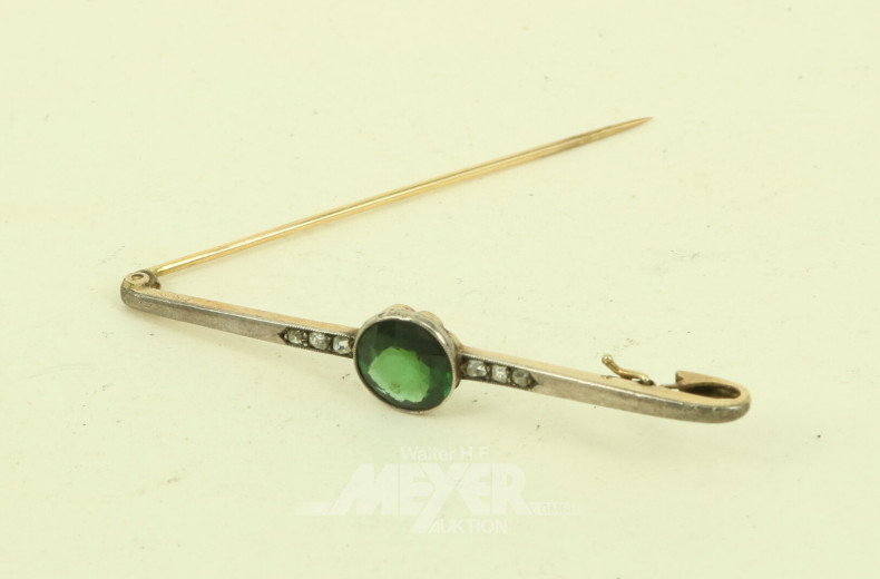 Stabbrosche mit grünm Farbstein u. 6 kl. Diamantrosen