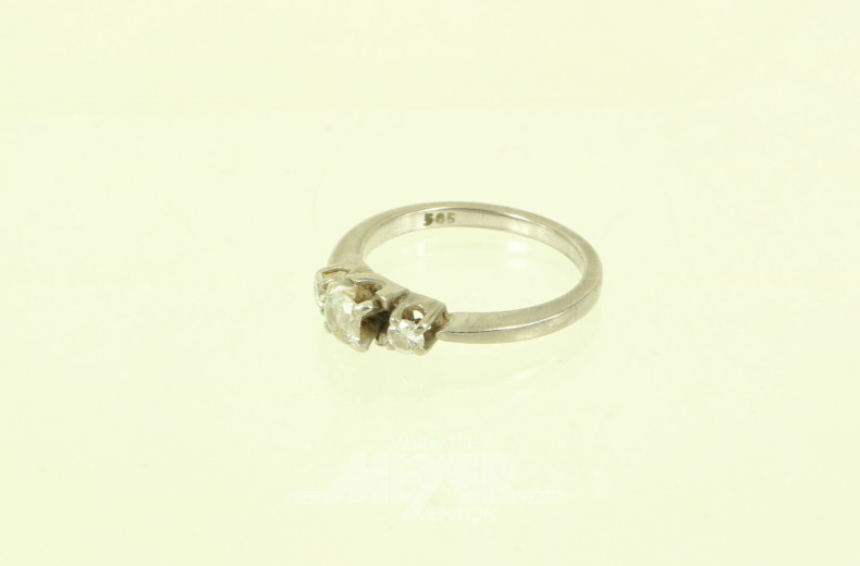 Ring mit drei Diamanten