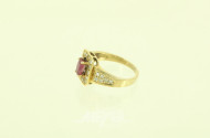 Ring mit 1 Rubien u.kl. Brillanten