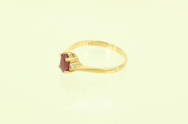 Ring mit 1 Rubin u. 2 kl. Brillanten