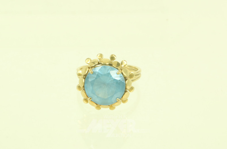 Ring mit blauem Farbstein