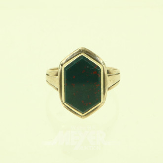 Ring mit Heliotrop