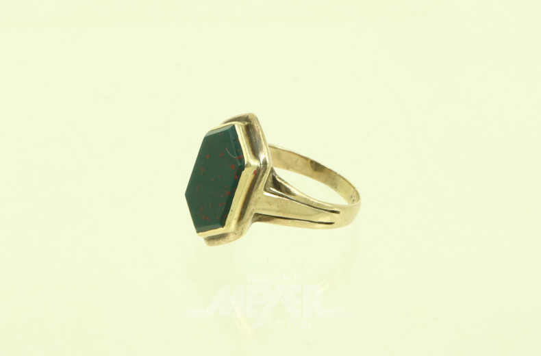 Ring mit Heliotrop