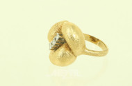 moderner Ring mit 3 Brillanten