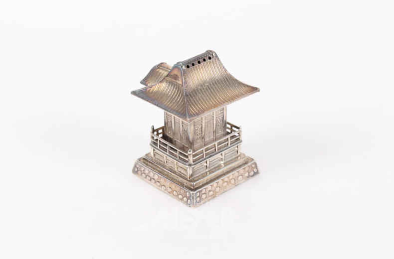 Gewürzstreuer in Form einer Pagode