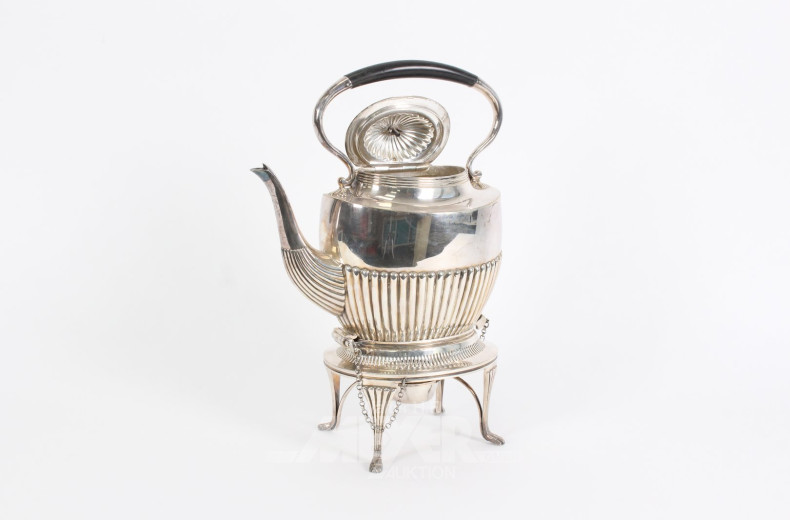 Teekanne mit Rechaud, hartversilbert