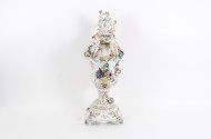 Prunkvase in Balusterform mit 10 Putti, dreiteilig