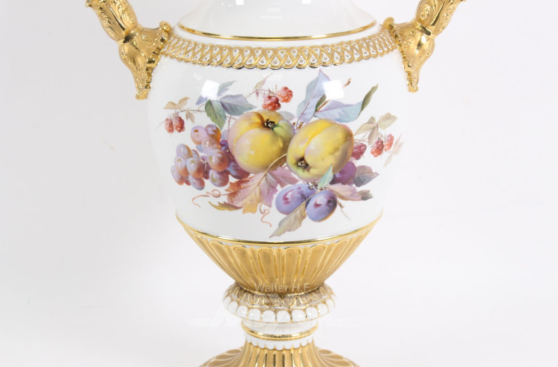 Schlangenhenkelvase mit Obstdekor