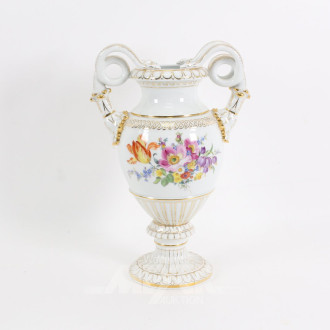 Schlangenhenkelvase mit Blumendekor