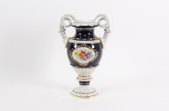 Schlangenhenkelvase, kobaltblau, mit Blumendekor