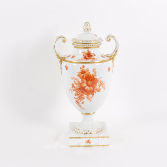 Amphorenvase, mit Blumendekor in Rot