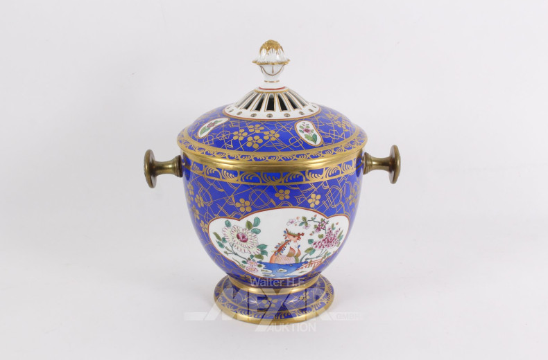 Deckelvase in Blau mit Blumendekor