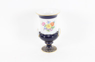 Porzellanvase in Pokalform, kobaltblau mit Blumendekor