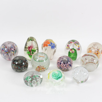 12 Versch. Briefbeschwerer, "Paperweights"