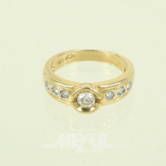 Ring, mit 1 Brillant von ca. 0,25ct, rechts u. links je 3 kl. Diamanten