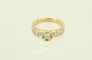Ring, mit 1 Brillant von ca. 0,25ct, rechts u. links je 3 kl. Diamanten