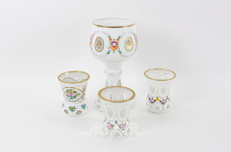 4 Versch. Gläser in Weiß mit Blumendekor
