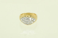 Kl. Ring, besetzt mit ca. 15 kl. Brillanten, zus. ca. 0,75ct