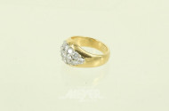 Kl. Ring, besetzt mit ca. 15 kl. Brillanten, zus. ca. 0,75ct