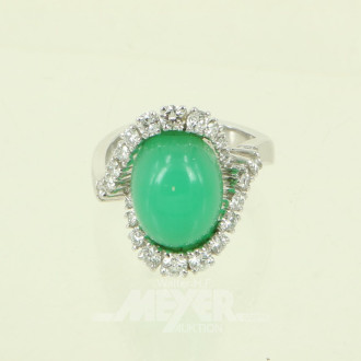 Ring, besetzt mit 1 Chrysopas-Cabochon u. ca. 24 kl. Brillanten