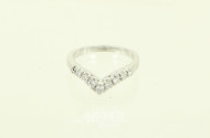 Kl. Ring, besetzt mit 8 kl. Brillanten