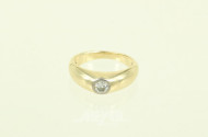 Kl. Solitärring, mit 1 kl. Brillant von ca. 0,20ct