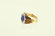 Ring, mit 1 Lapislazuli-Plättchen, umkranzt von kl. Brillanten,