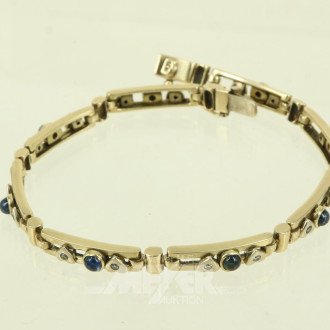 Armband mit beweglichen Elementen