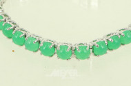 Armband, mit 32 kl. grünen Farbstein-Cabochons
