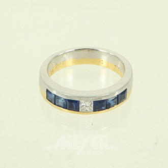 Ring, bicolor, mit 6 kl. Safir-Carrees u. 1 Diamant im Carree-Schliff