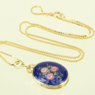 Kl. Medaillon, 750 GG, mit Emaille ‚Blumenbildnis‘, an Kette in 585 GG