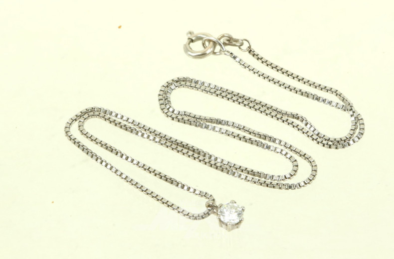 Kl. Kette mit 1 kl. Solitäranhänger