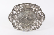 Ovale Gebäckschale, durchbrochene Wandung, mit Putti