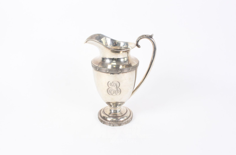 Henkelkrug mit Monogramm 'EB'