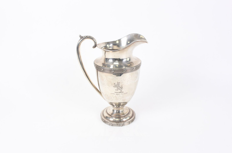 Henkelkrug mit Monogramm 'EB'