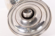 Henkelkrug mit Monogramm 'EB'