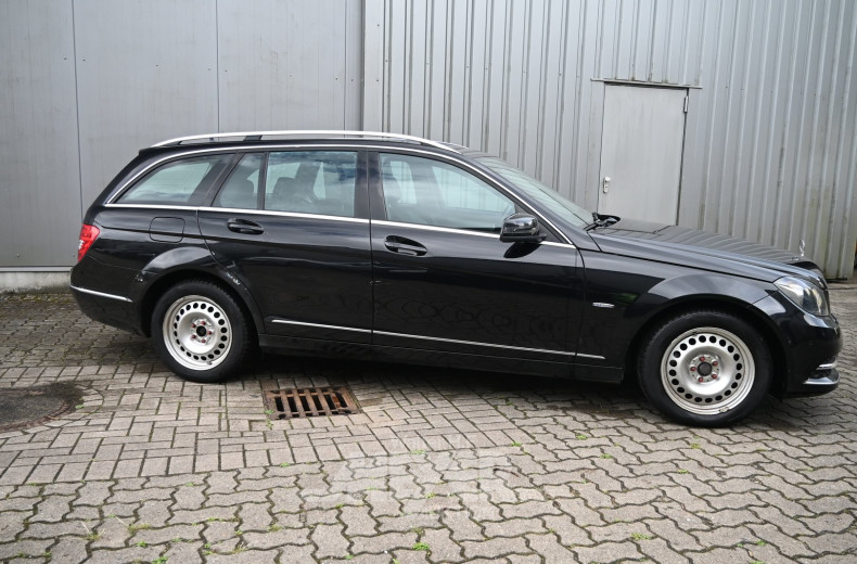 Mercedes-Benz C180 T-Modell, schwarz
