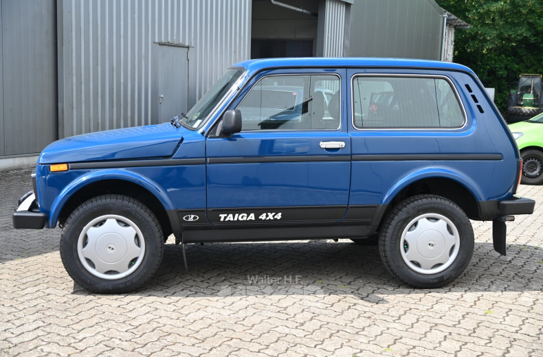 Lada Niva 4x4, blau