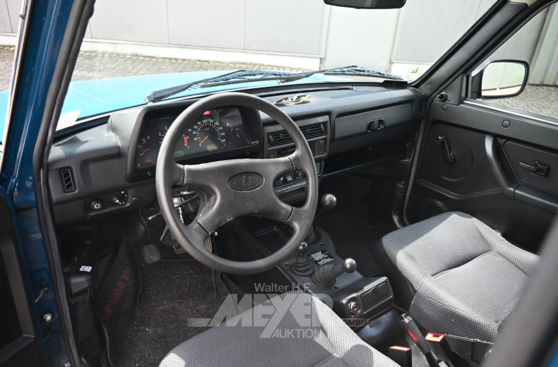 Lada Niva 4x4, blau