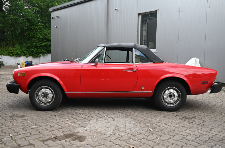 Fiat Spider 124 CSI Cabrio, rot