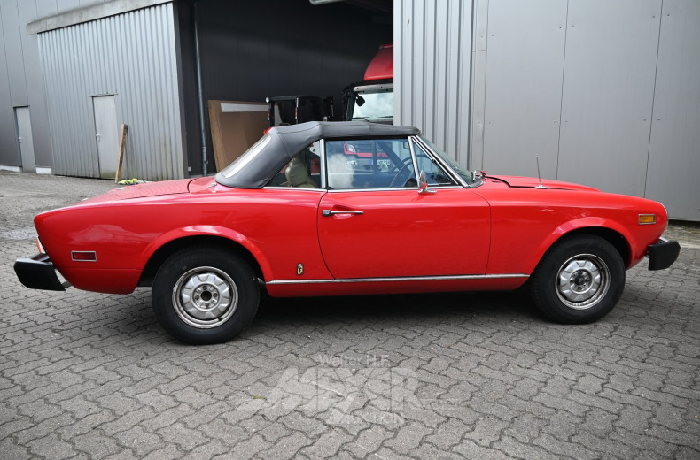 Fiat Spider 124 CSI Cabrio, rot