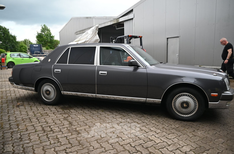 Toyota Century 5.0L V12