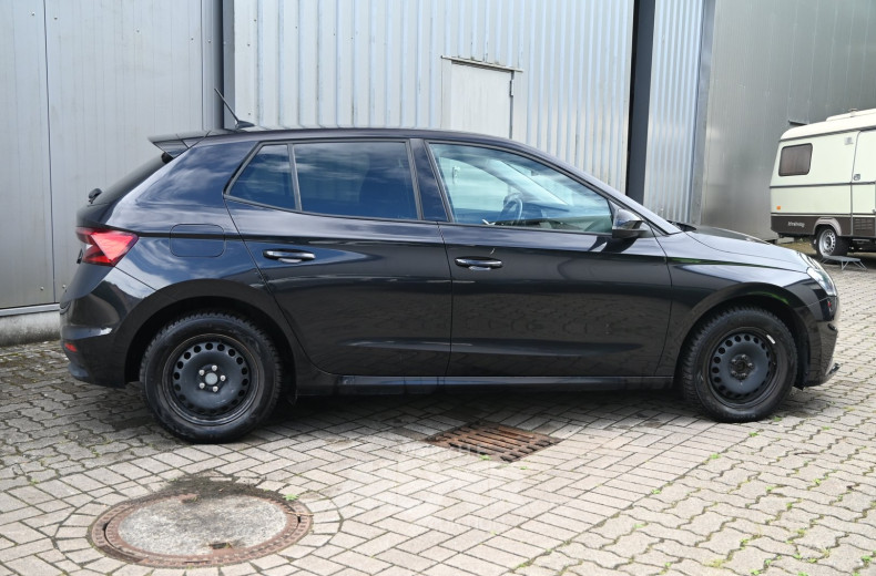 Skoda Fabia 1.0 TSI Ambition, black magic perleffekt