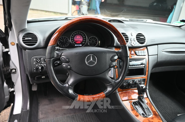 Mercedes-Benz CLK320 Elegance, silber metallic