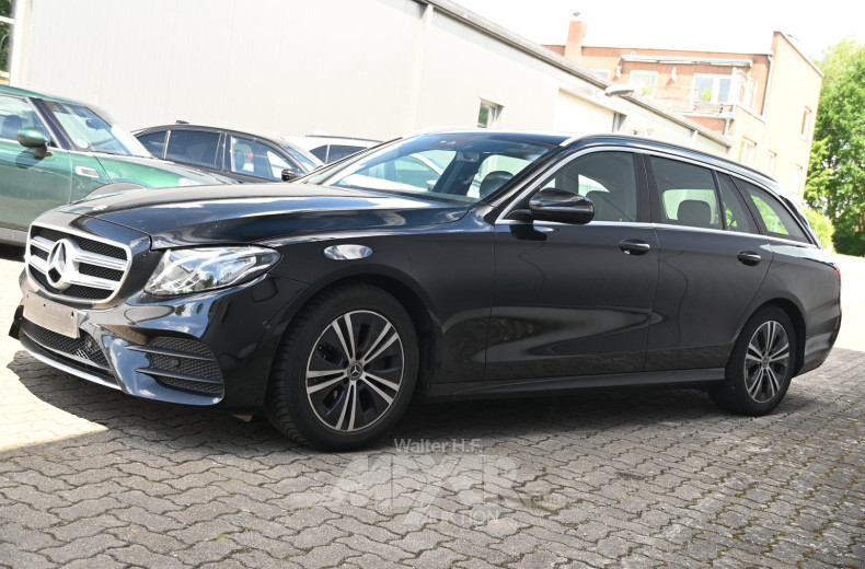Mercedes-Benz E350 d T 9G-Tronic AMG Line, schwarz